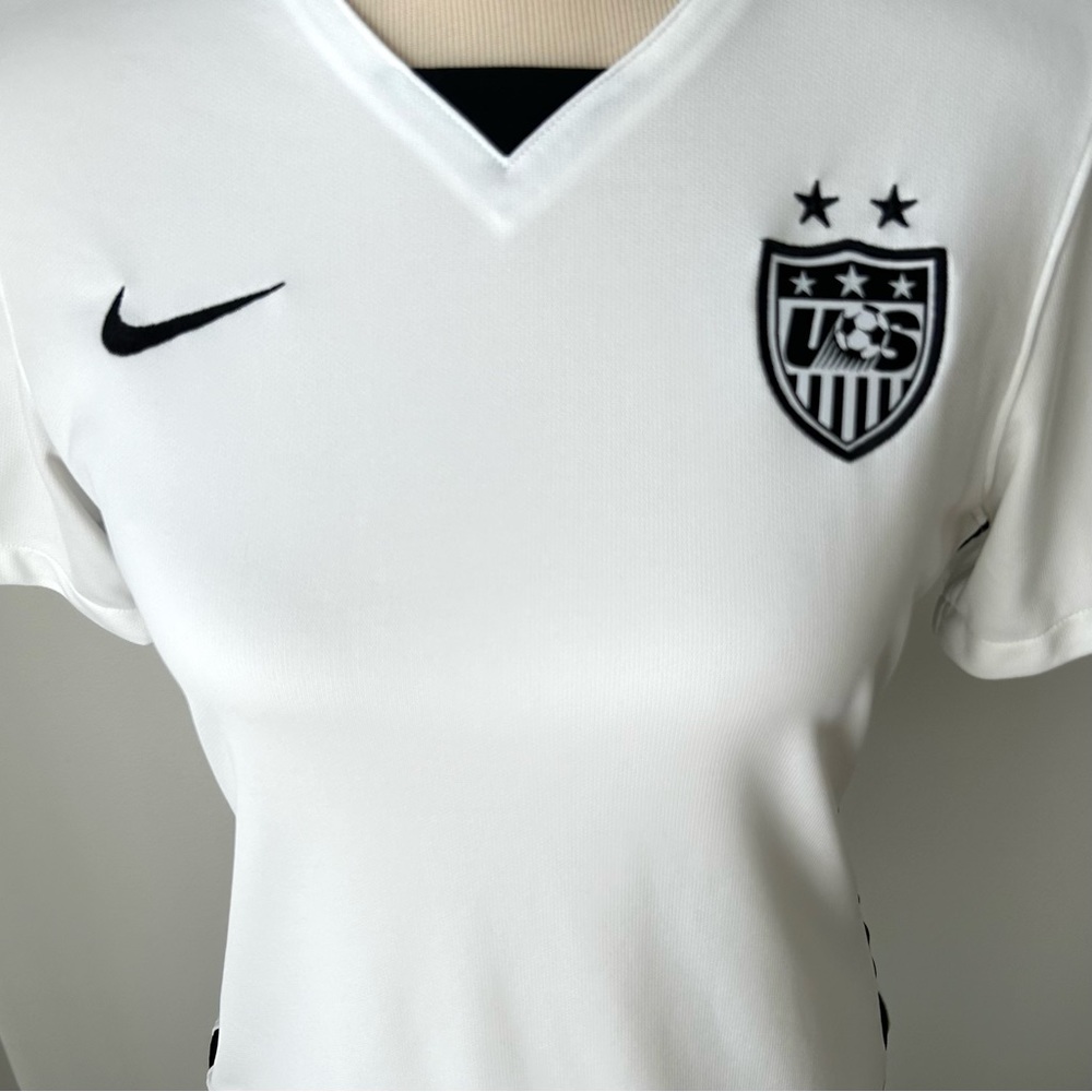 🌸Women’s 2015 U.S. Soccer Jersey. Size: Medium. White/Black - Picture 8 of 10